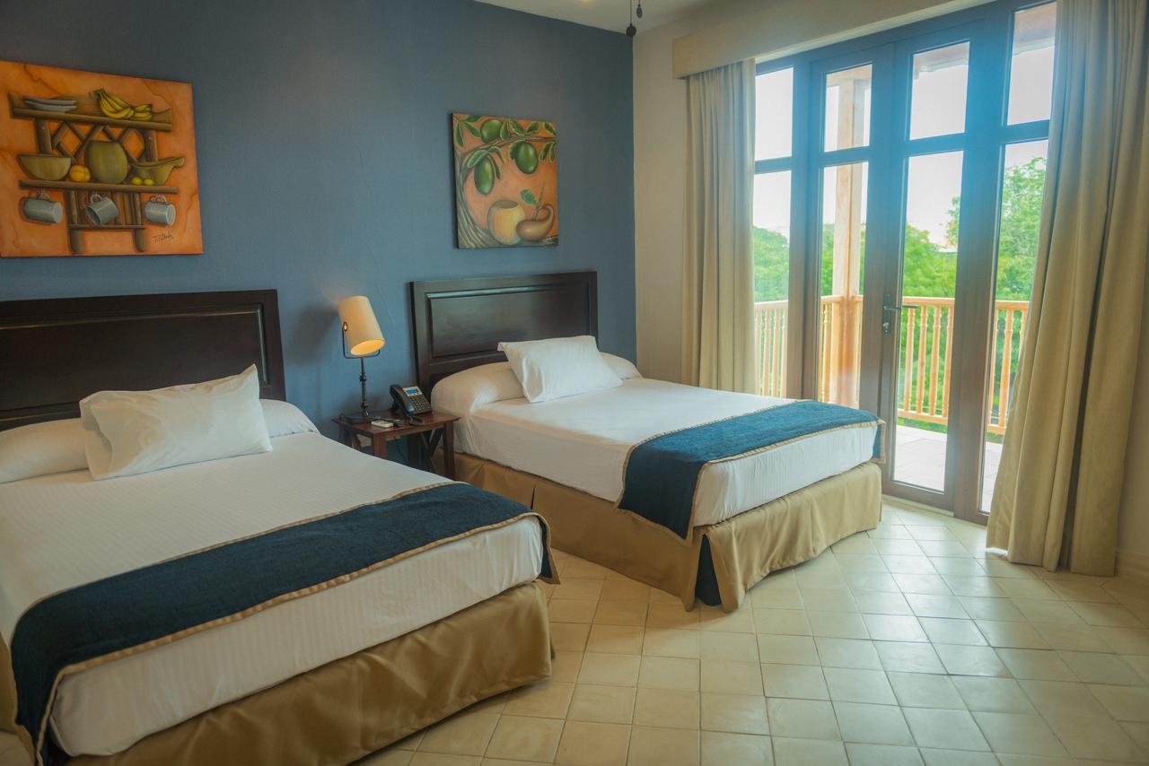Hotel Presidente Лас Таблас Екстериор снимка